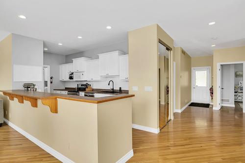 1704 Merlot Drive, West Kelowna, BC - Indoor Photo Showing Kitchen