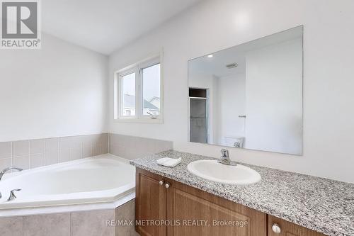 20 Odoardo Di Santo Circle, Toronto (Downsview-Roding-Cfb), ON - Indoor Photo Showing Bathroom