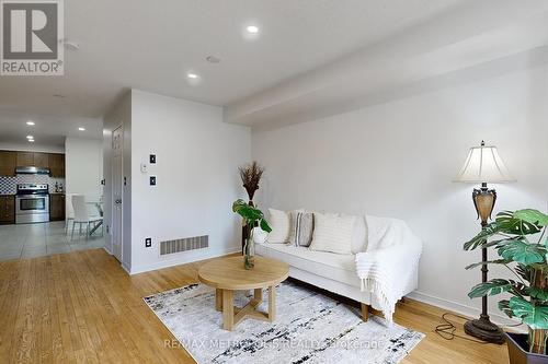 20 Odoardo Di Santo Circle, Toronto (Downsview-Roding-Cfb), ON - Indoor Photo Showing Living Room