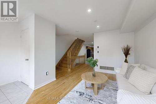 20 Odoardo Di Santo Circle, Toronto (Downsview-Roding-Cfb), ON - Indoor Photo Showing Living Room