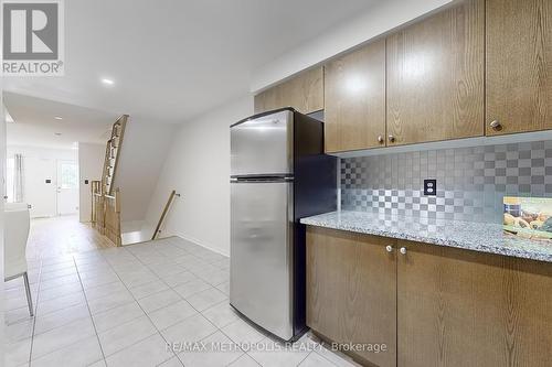 20 Odoardo Di Santo Circle, Toronto (Downsview-Roding-Cfb), ON - Indoor Photo Showing Kitchen