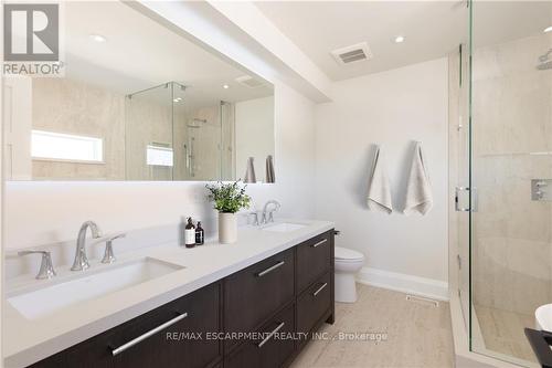 152 Reynolds Street, Oakville (Old Oakville), ON - Indoor Photo Showing Bathroom