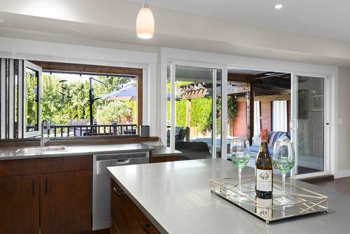 3374 Larkspur Court, Kelowna, BC - Indoor Photo Showing Kitchen