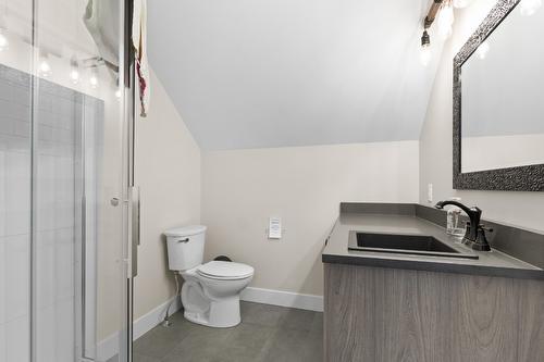 3374 Larkspur Court, Kelowna, BC - Indoor Photo Showing Bathroom