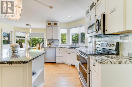 1045 Aldon Road, Kelowna, BC - Indoor Photo Showing Kitchen