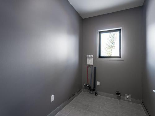 Laundry room - 25 Av. Morgan, Senneville, QC - Indoor Photo Showing Other Room