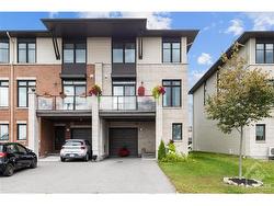 520 LABRADOR Crescent  Ottawa, ON K1T 0R3