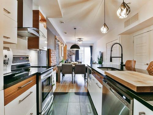 Cuisine - 223 Rue Du Campagnol, Terrebonne (Lachenaie), QC - Indoor Photo Showing Kitchen With Upgraded Kitchen