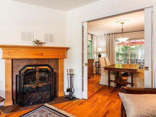 Salon - 354 Ch. Jolley, Shefford, QC - Indoor Photo Showing Living Room With Fireplace