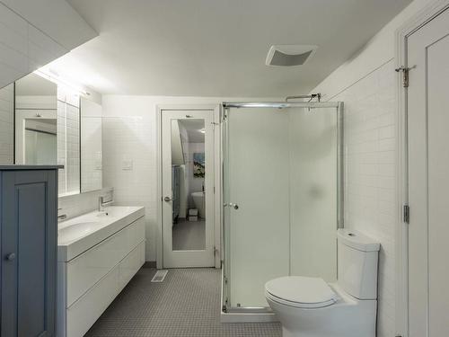 Bathroom - 306 Av. De Putney, Saint-Lambert, QC - Indoor Photo Showing Bathroom