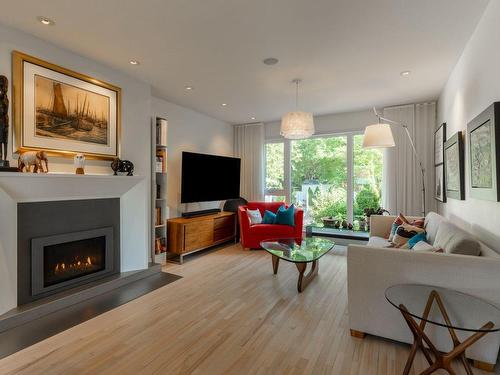 Living room - 306 Av. De Putney, Saint-Lambert, QC - Indoor Photo Showing Living Room With Fireplace