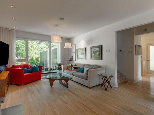 Living room - 306 Av. De Putney, Saint-Lambert, QC - Indoor Photo Showing Living Room