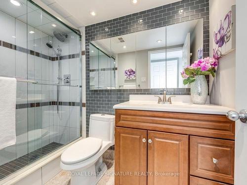 2207-77 Harbour Sq, Toronto, ON - Indoor Photo Showing Bathroom