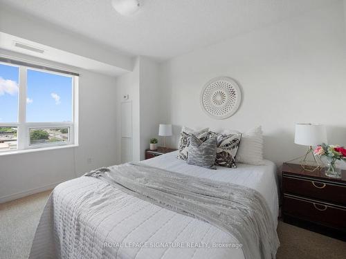 842-60 Heintzman St, Toronto, ON - Indoor Photo Showing Bedroom