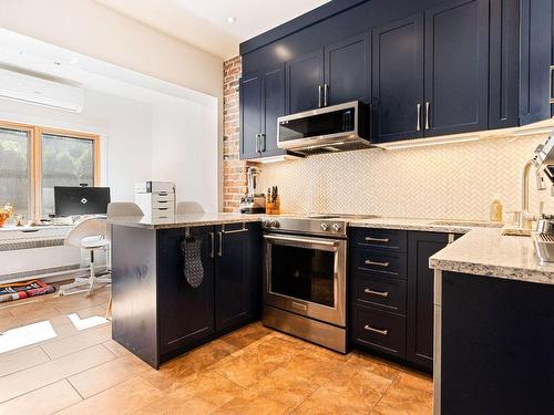 Kitchen - 5462 Av. Isabella, Montréal (Côte-Des-Neiges/Notre-Dame-De-Grâce), QC - Indoor Photo Showing Kitchen With Upgraded Kitchen