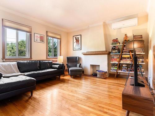 Salon - 5462 Av. Isabella, Montréal (Côte-Des-Neiges/Notre-Dame-De-Grâce), QC - Indoor Photo Showing Living Room