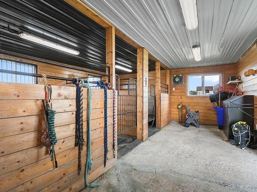 Stable - 150  - C Ch. De Sand Bay, Clarendon, QC - Indoor