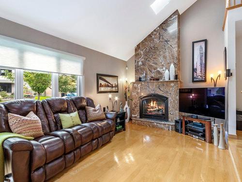 Salon - 527 Rue Laberge, Montréal (L'Île-Bizard/Sainte-Geneviève), QC - Indoor Photo Showing Living Room With Fireplace