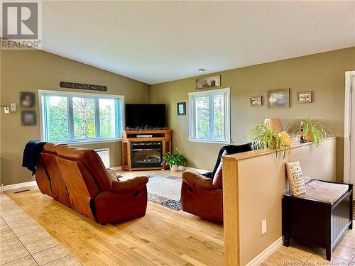 1002 Ch Martin, Sainte-Anne-De-Madawaska, NB - Indoor Photo Showing Living Room