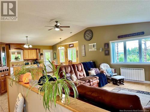 1002 Ch Martin, Sainte-Anne-De-Madawaska, NB - Indoor Photo Showing Living Room