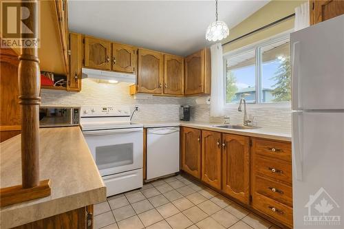 2309 Samuel Drive, Ottawa, ON - Indoor Photo Showing Kitchen