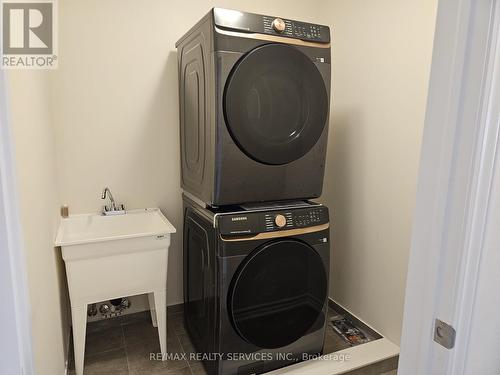 95 Conboy Drive, Erin, ON - Indoor Photo Showing Laundry Room