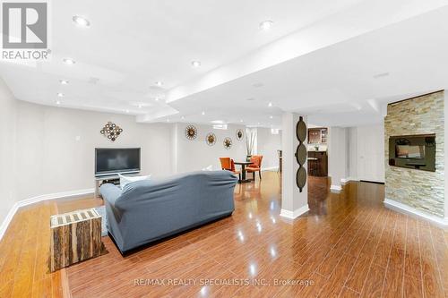 3353 Azelia Court, Mississauga, ON - Indoor Photo Showing Living Room With Fireplace