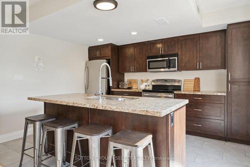 208 - 107 Wintergreen Place, Blue Mountains (Blue Mountain Resort Area), ON - Indoor Photo Showing Kitchen