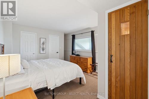 3rd floor primary bedroom (King bed) with sauna - 208 - 107 Wintergreen Place, Blue Mountains (Blue Mountain Resort Area), ON - Indoor Photo Showing Bedroom