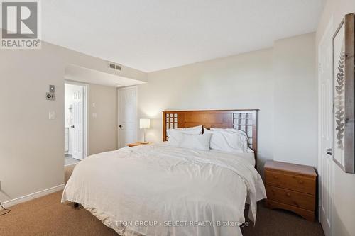 208 - 107 Wintergreen Place, Blue Mountains (Blue Mountain Resort Area), ON - Indoor Photo Showing Bedroom