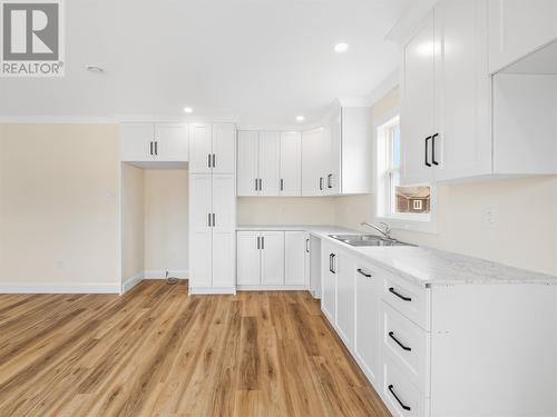 12 Rembrandt Boulevard, Paradise, NL - Indoor Photo Showing Kitchen