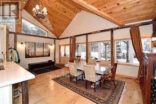 135 Sleepy Hollow Road, Blue Mountains, ON - Indoor Photo Showing Dining Room