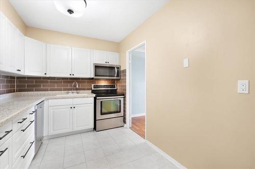 Kitchen - 1359 White Oaks Boulevard|Unit #1604, Oakville, ON - Indoor Photo Showing Kitchen