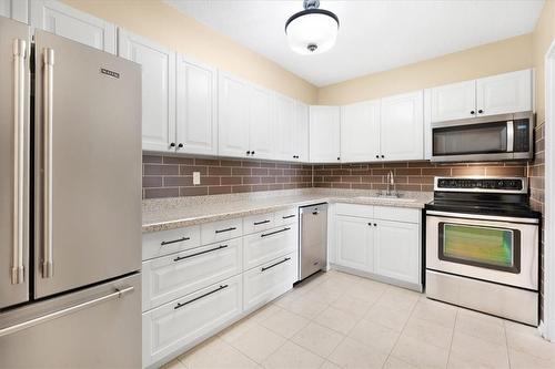 Kitchen - 1359 White Oaks Boulevard|Unit #1604, Oakville, ON - Indoor Photo Showing Kitchen With Stainless Steel Kitchen