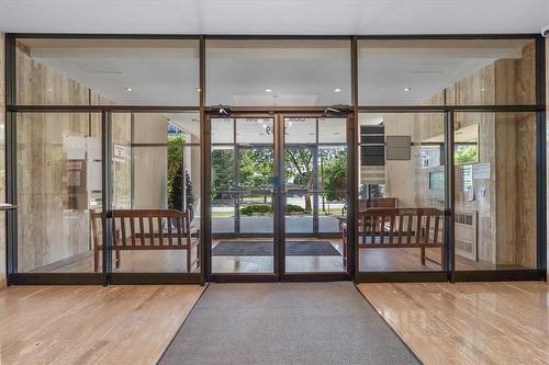 Lobby - 1359 White Oaks Boulevard|Unit #1604, Oakville, ON - Indoor Photo Showing Other Room