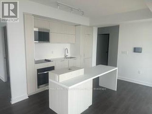 1807 - 370 Martha Street, Burlington, ON - Indoor Photo Showing Kitchen