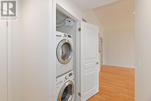 704 - 1 Deer Park Crescent, Toronto (Yonge-St. Clair), ON - Indoor Photo Showing Laundry Room