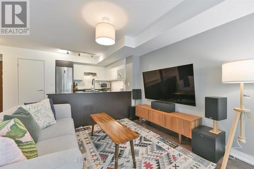 8 - 106 Varna Drive, Toronto (Englemount-Lawrence), ON - Indoor Photo Showing Living Room