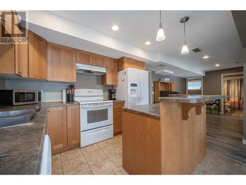 2091 Rose Tree Road, West Kelowna, BC - Indoor Photo Showing Kitchen With Double Sink