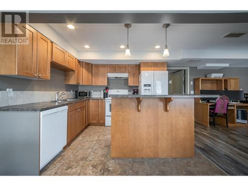 2091 Rose Tree Road, West Kelowna, BC - Indoor Photo Showing Kitchen