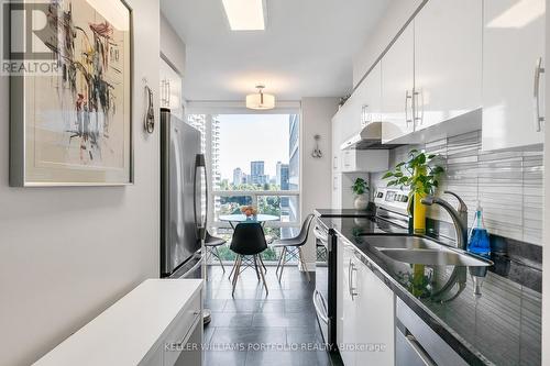 1009 - 43 Eglinton Avenue E, Toronto (Mount Pleasant West), ON - Indoor Photo Showing Kitchen With Double Sink With Upgraded Kitchen