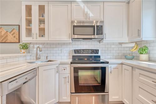 34 Novoco Drive, Hamilton, ON - Indoor Photo Showing Kitchen