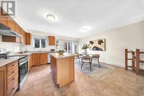 1492 Warbler Road, Oakville (West Oak Trails), ON - Indoor Photo Showing Kitchen