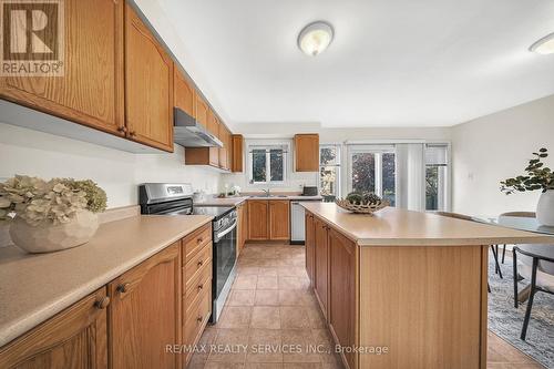 1492 Warbler Road, Oakville, ON - Indoor Photo Showing Kitchen