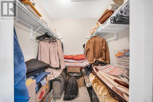 1492 Warbler Road, Oakville, ON - Indoor With Storage