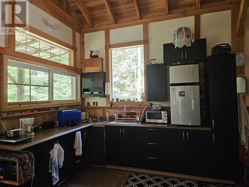 5851 6 Highway, Burton, BC - Indoor Photo Showing Kitchen