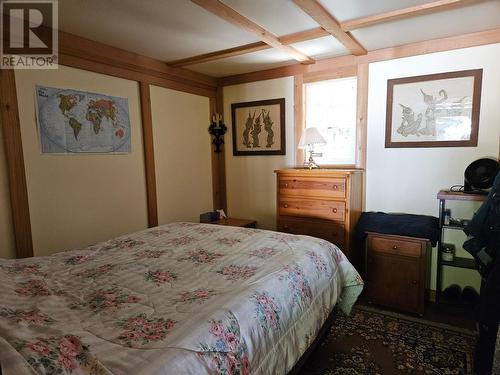 5851 6 Highway, Burton, BC - Indoor Photo Showing Bedroom