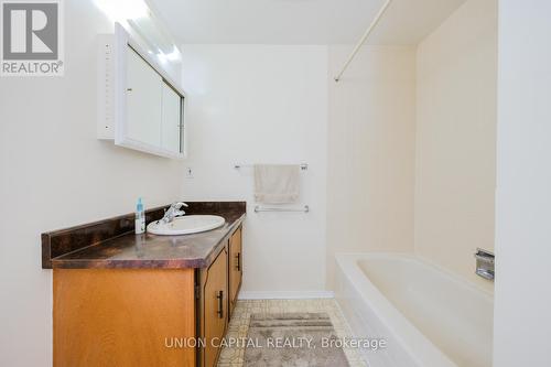 73 Moorehouse Drive, Toronto (Milliken), ON - Indoor Photo Showing Bathroom