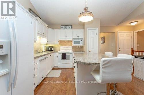 22 - 20 Windemere Place, St. Thomas, ON - Indoor Photo Showing Kitchen