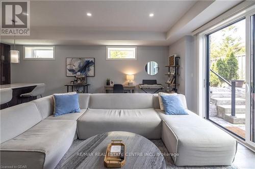 17 - 32 Arkell Road, Guelph, ON - Indoor Photo Showing Living Room